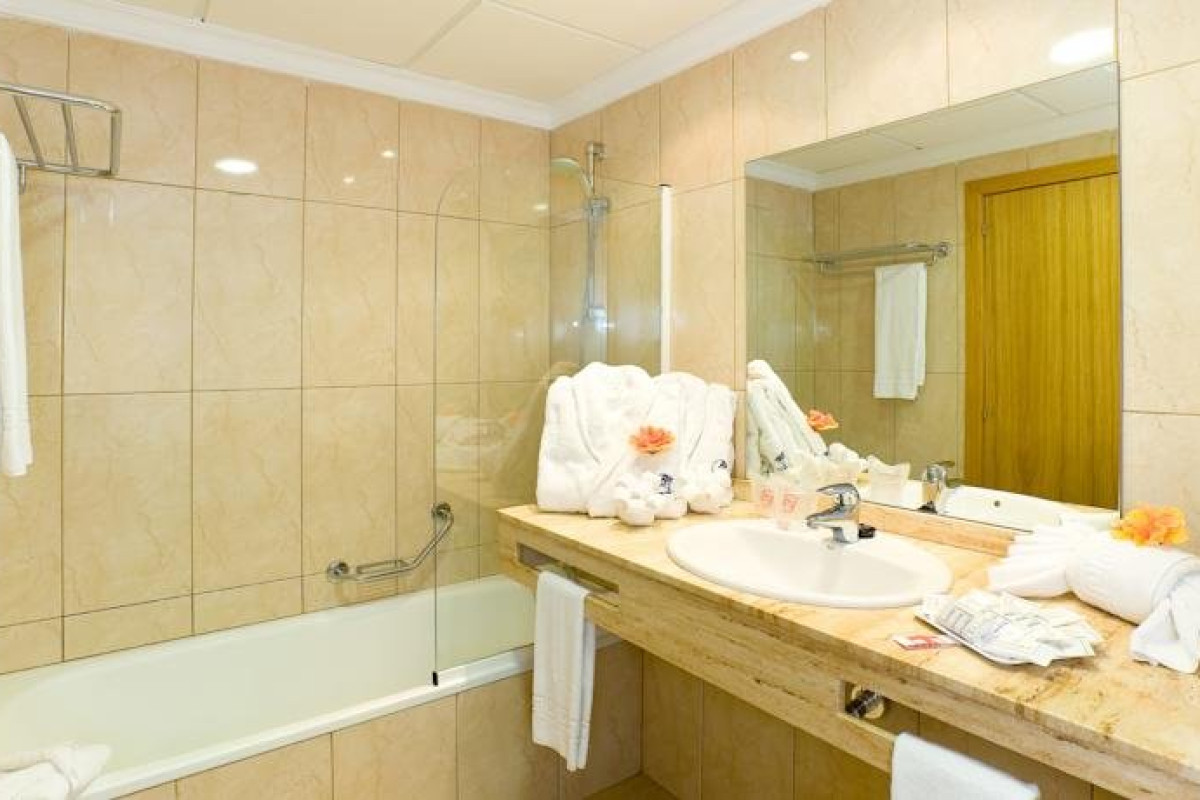 BLUE SEA PUERTO RESORT (TURISM SENIORI PESTE 55 ANI)