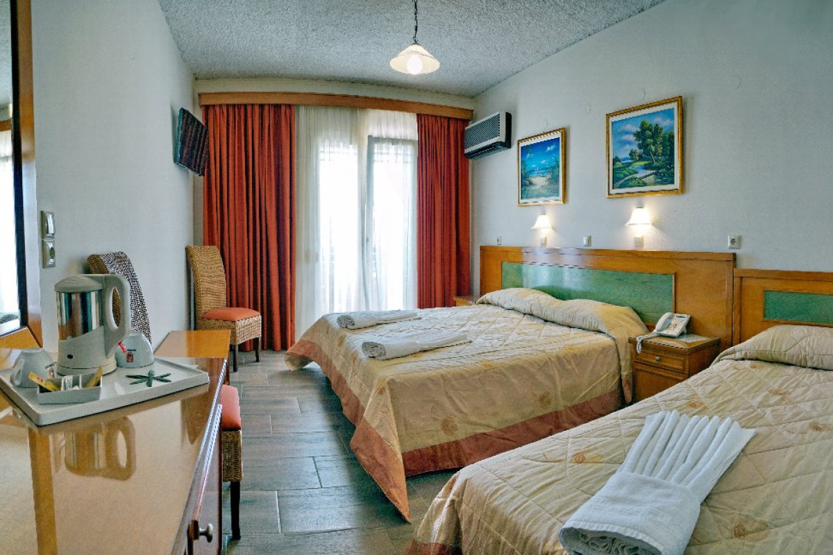 Vicky Hotel and Studios, Agios Isidoros Plomari