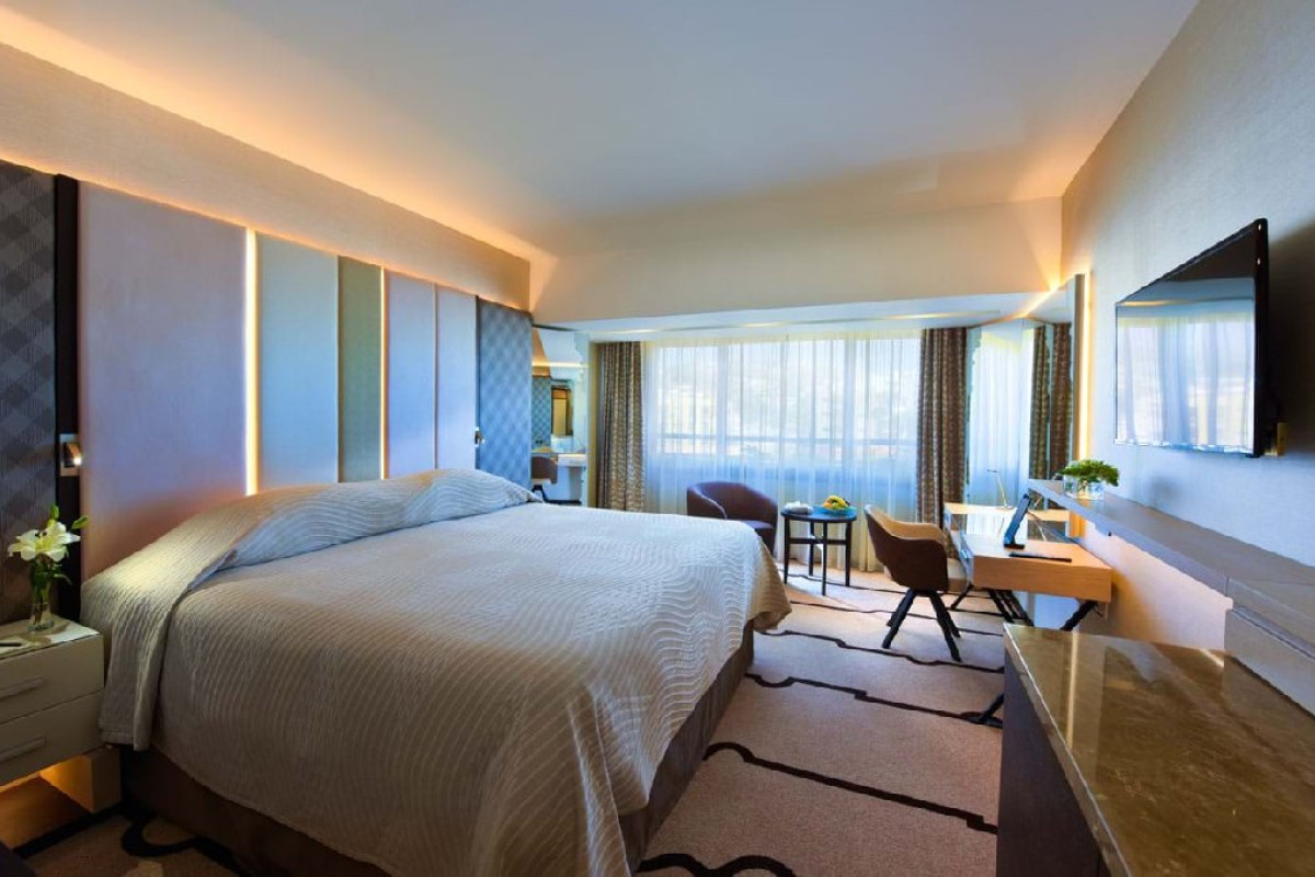 FOUR SEASONS HOTEL