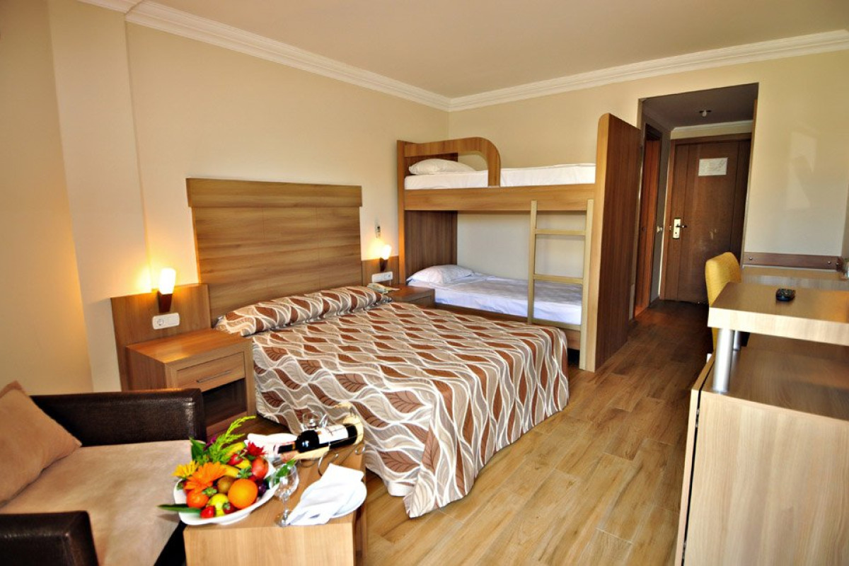 CLUB SIDE COAST HOTEL