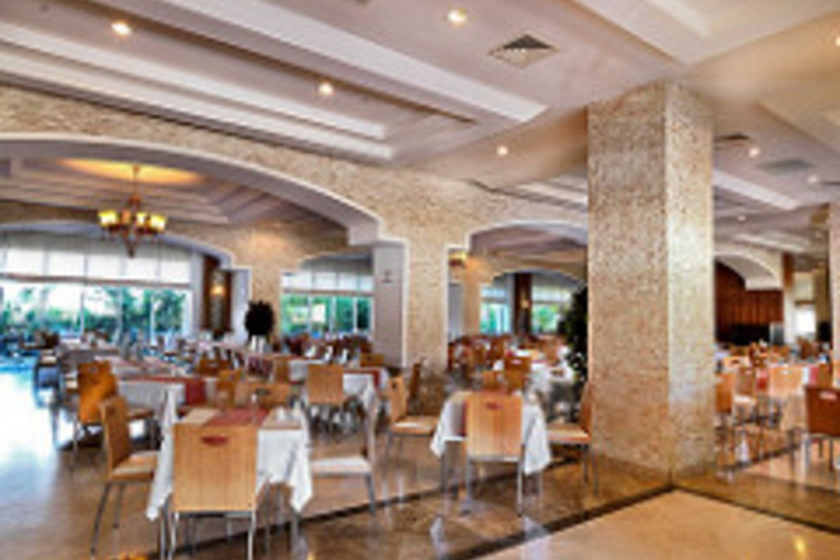 CRYSTAL DE LUXE RESORT