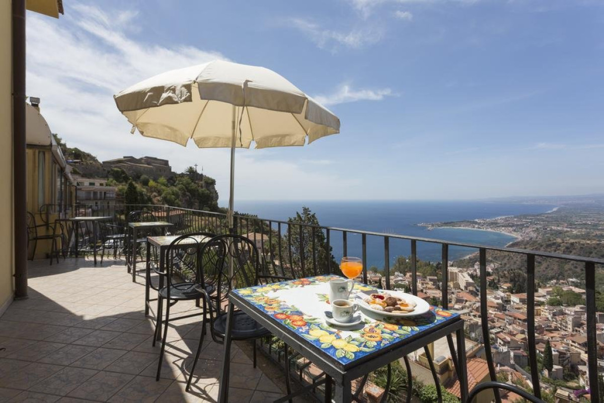 Sole Castello - adults only, peste 16 ani
