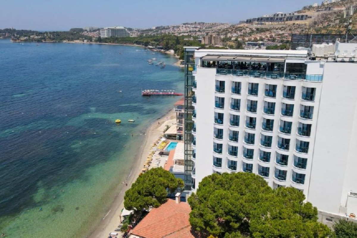 SIGNATURE BLUE RESORT