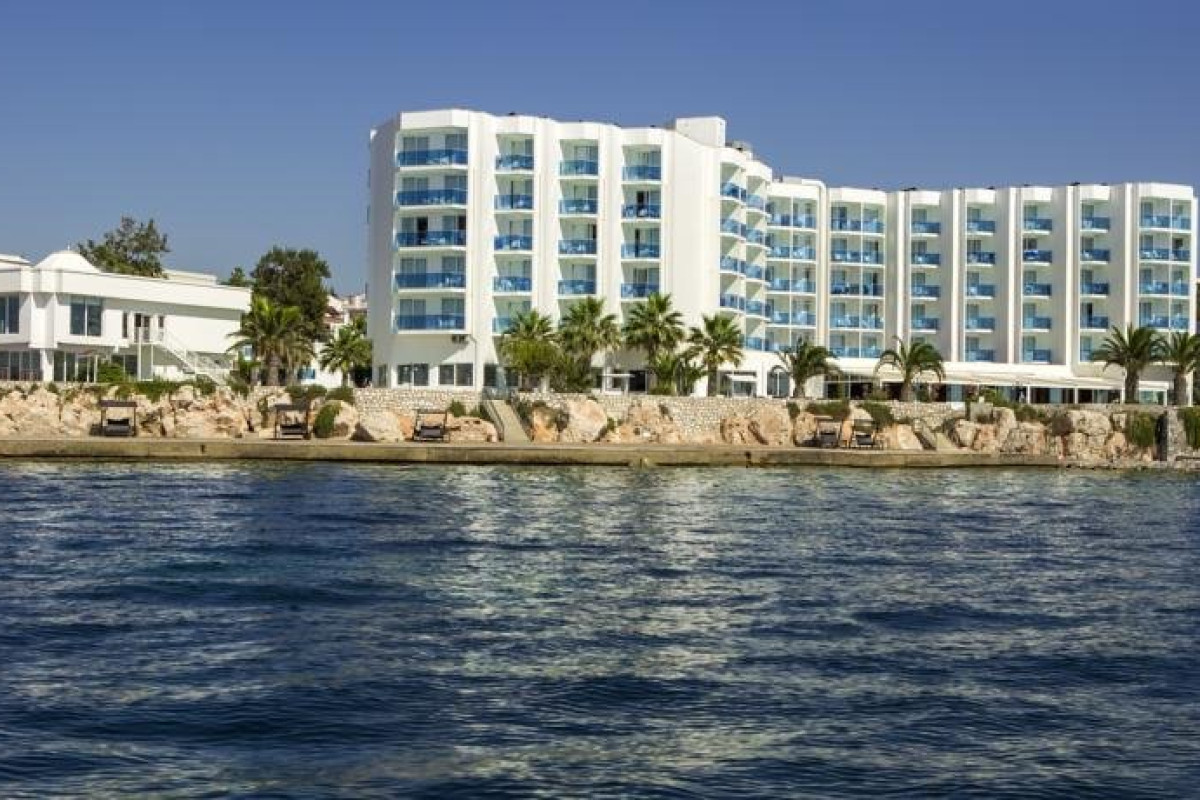 LE BLEU HOTEL AND RESORT