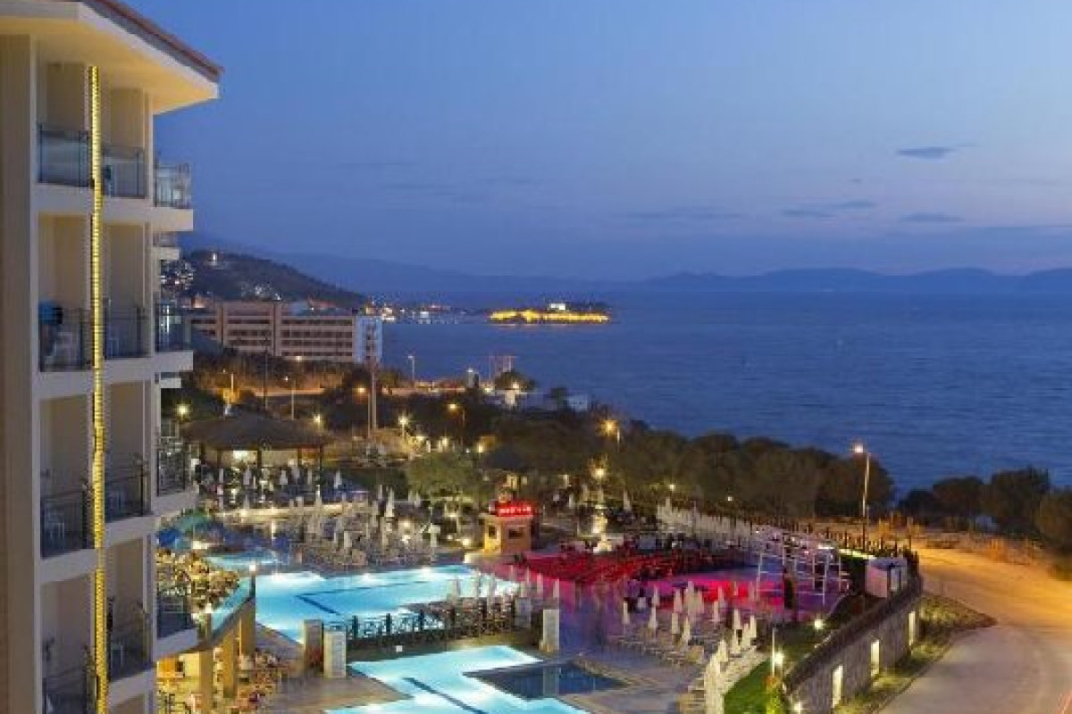 RAMADA HOTEL AND SUITES