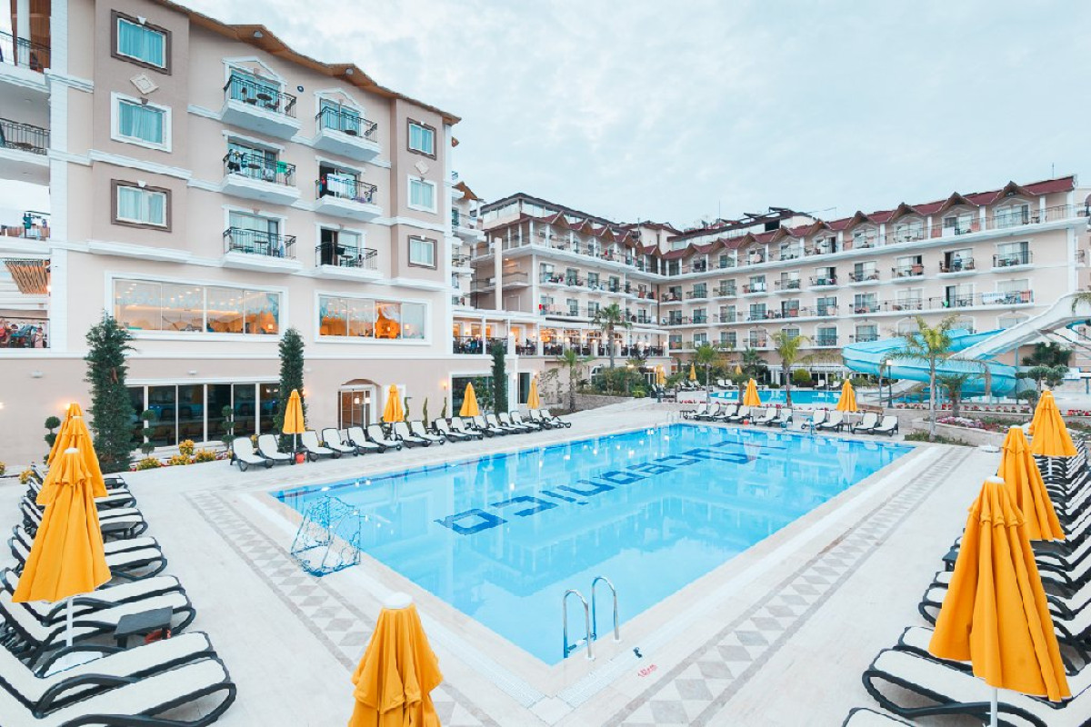LOCEANICA BEACH RESORT