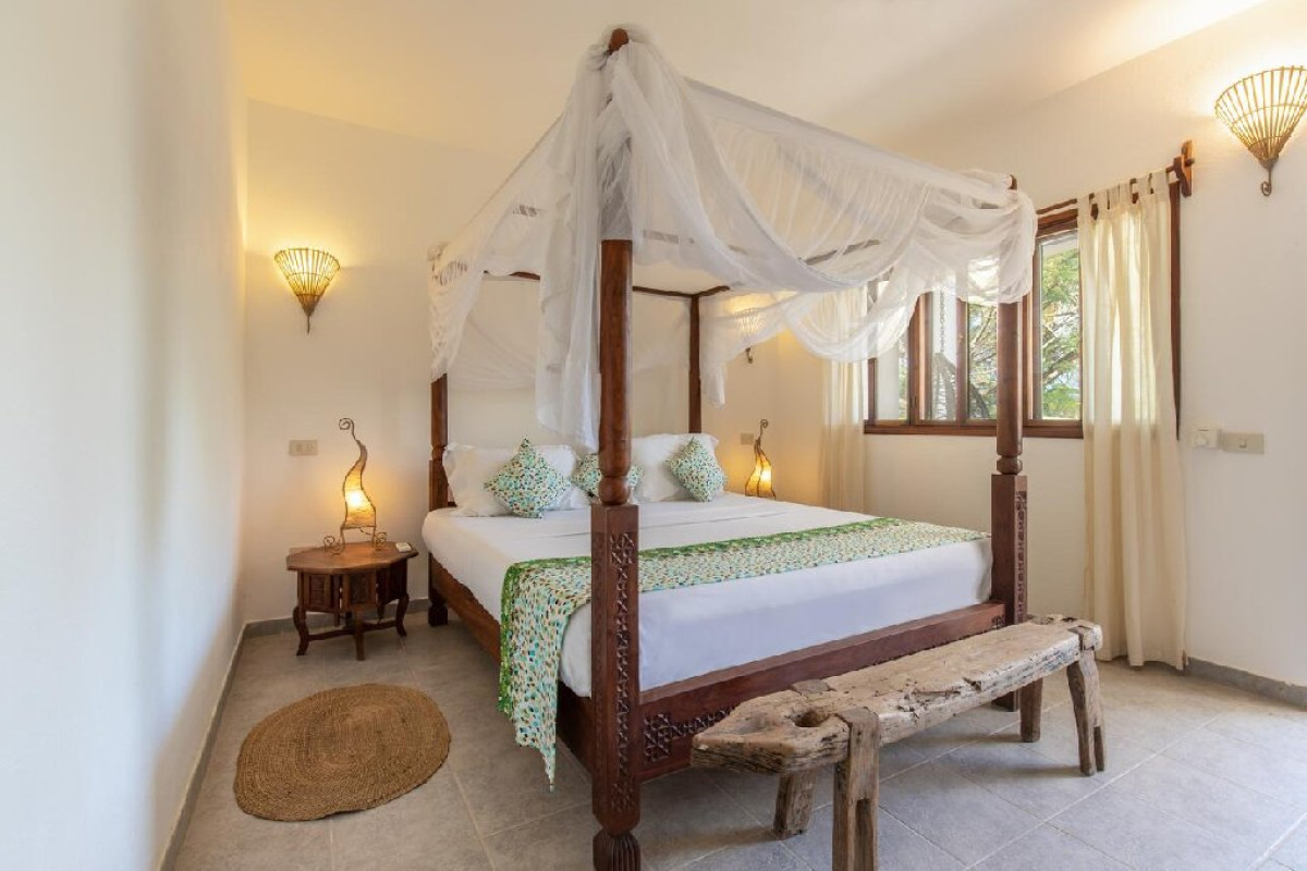 KIWENWGA BEACH RESORT (H)