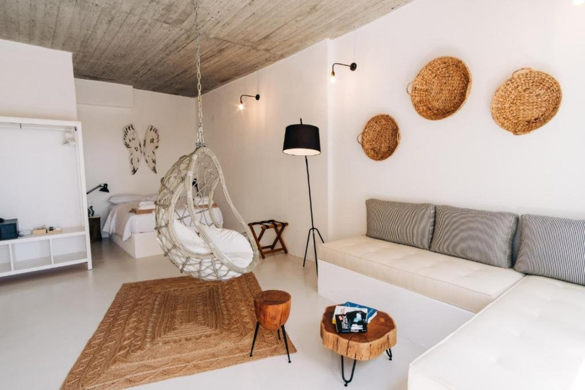 Mesanto Luxury Suites (Megalochori Santorini)