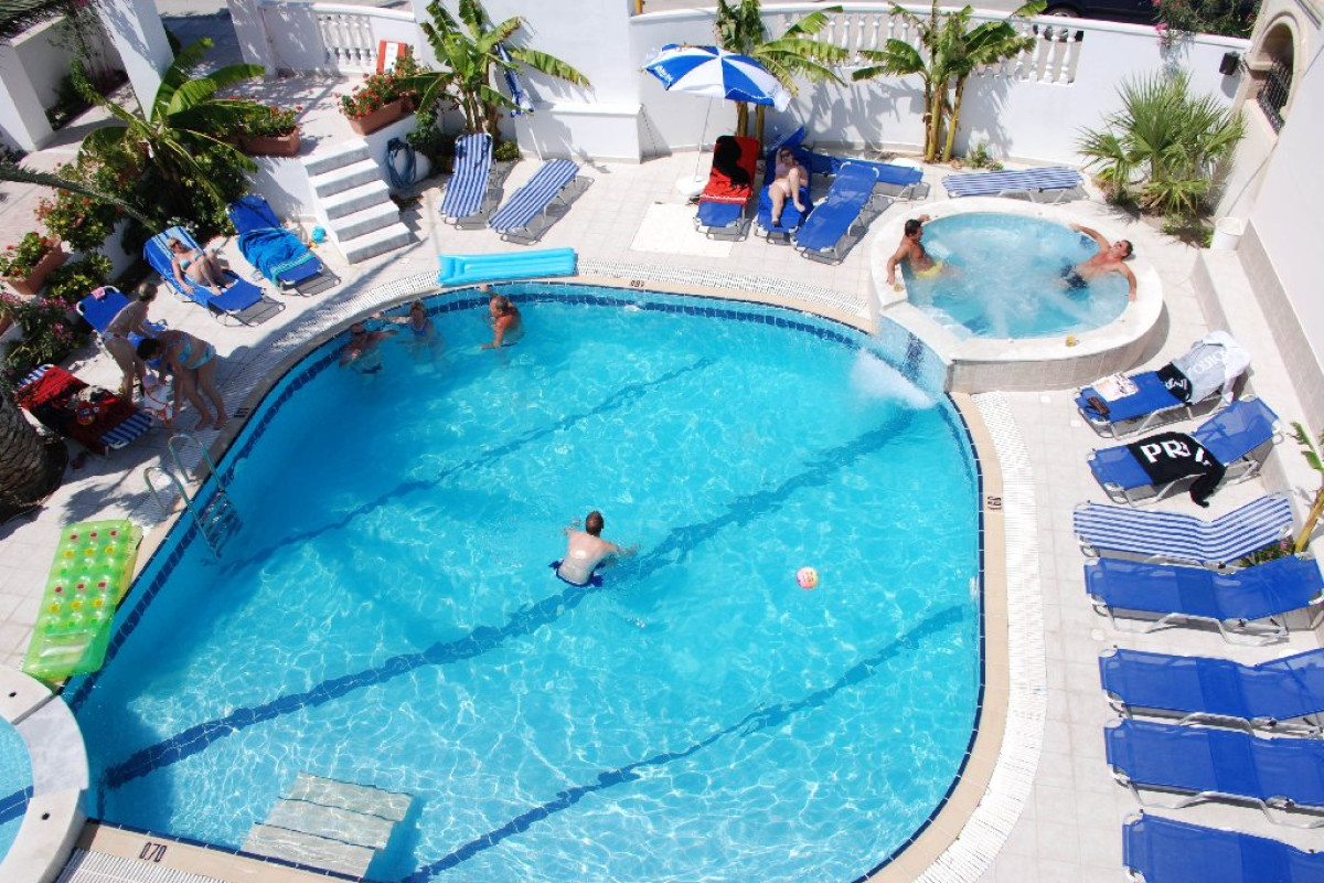 White Palace Studios (Faliraki) - clasificare 3 chei