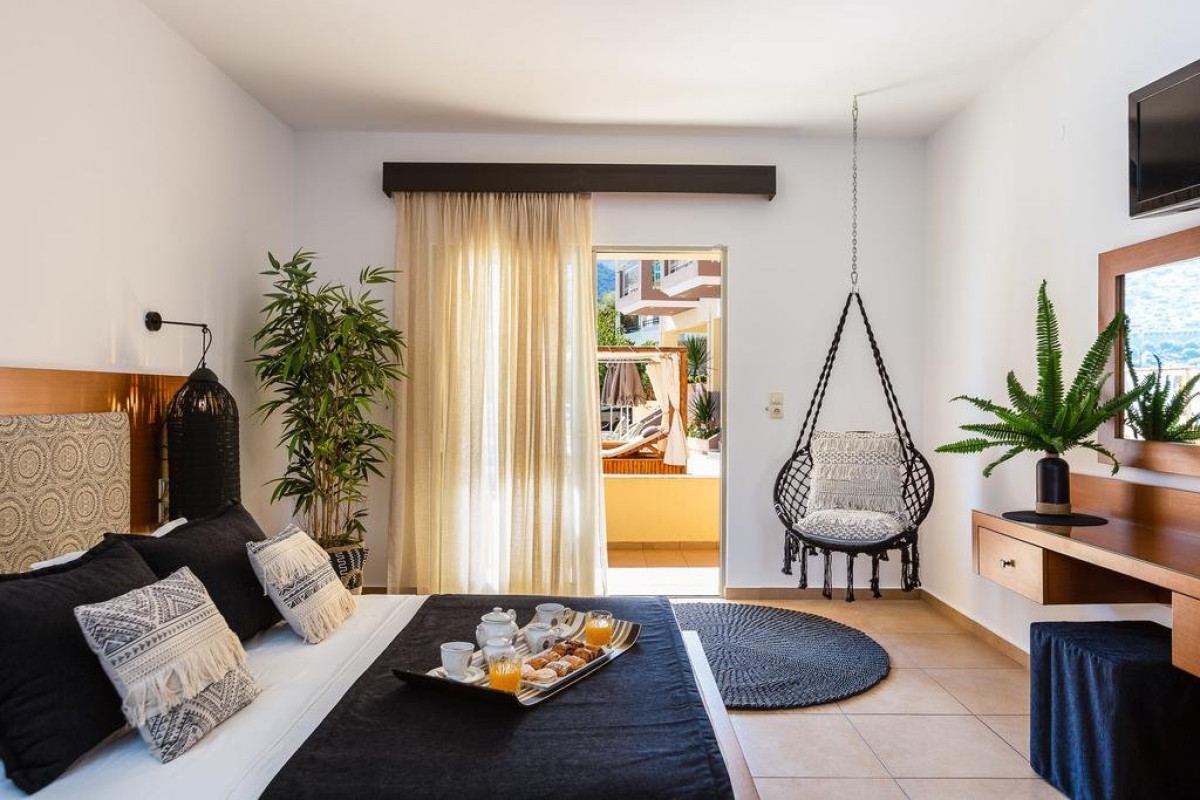 Nostos Beach Boutique (K)
