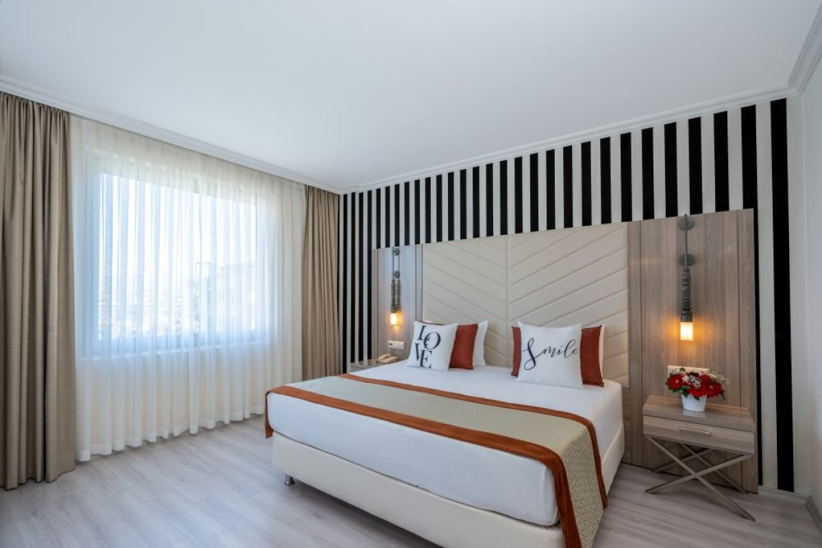 SELECTUM FAMILY RESORT SIDE (EX.SILENCE BEACH RESORT HOTEL)