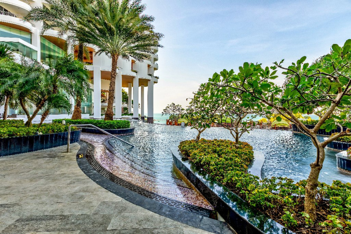 ROYAL CLIFF BEACH HOTEL