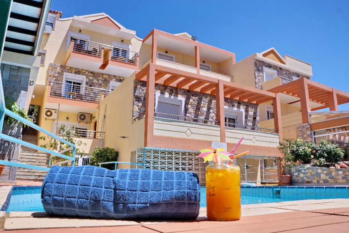 Vicky Hotel and Studios, Agios Isidoros Plomari