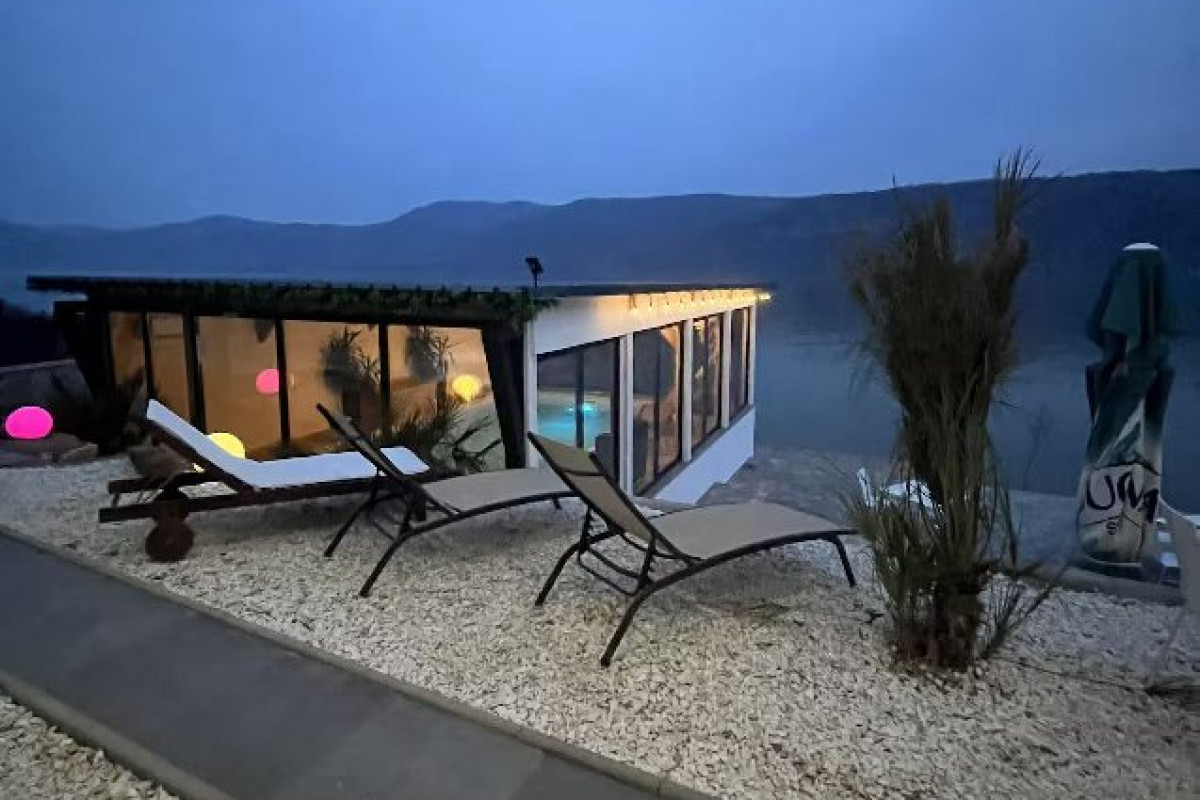 . Riviera 990 Ambasador Camere de inchiriat