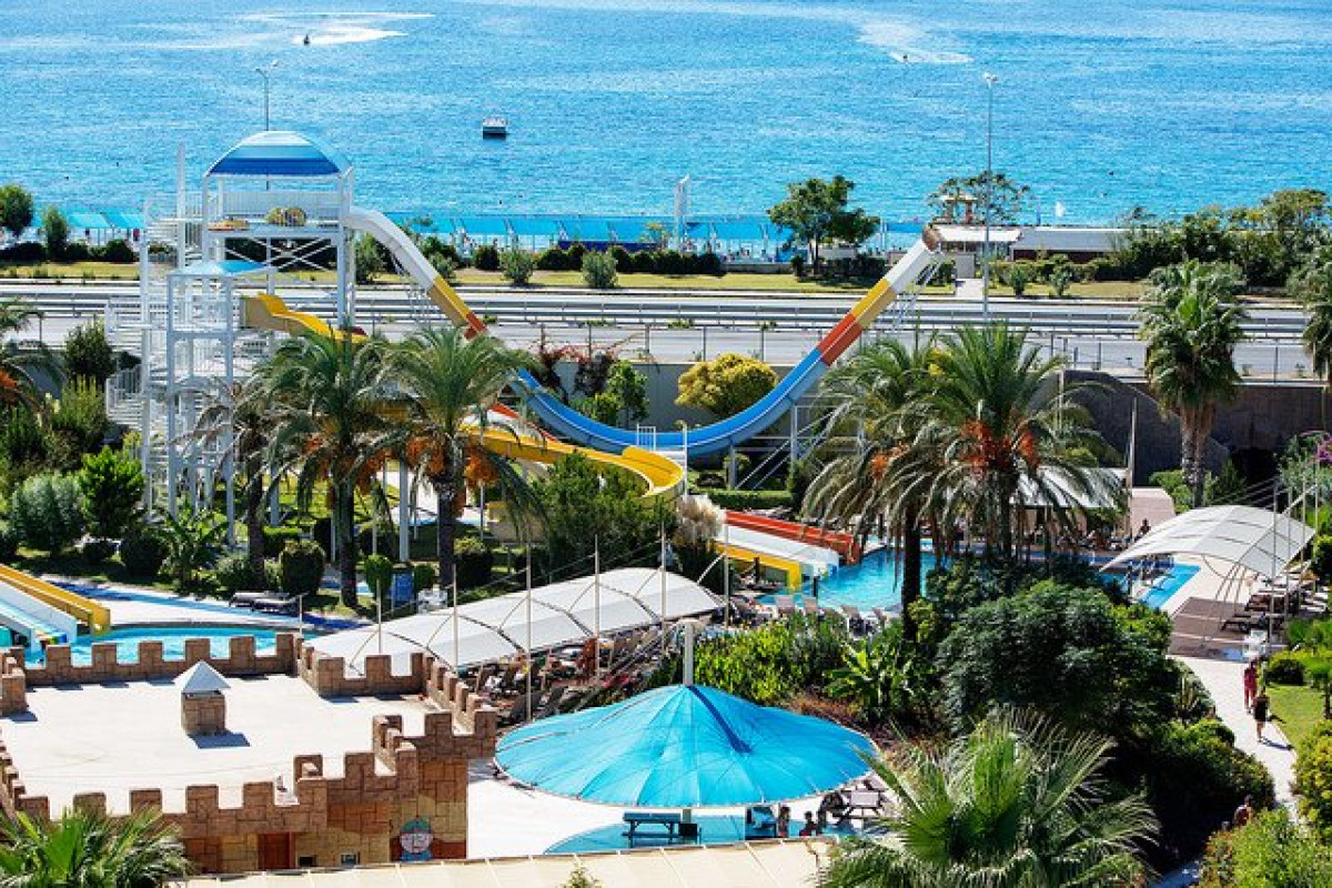 CRYSTAL ADMIRAL RESORT SUITES AND SPA