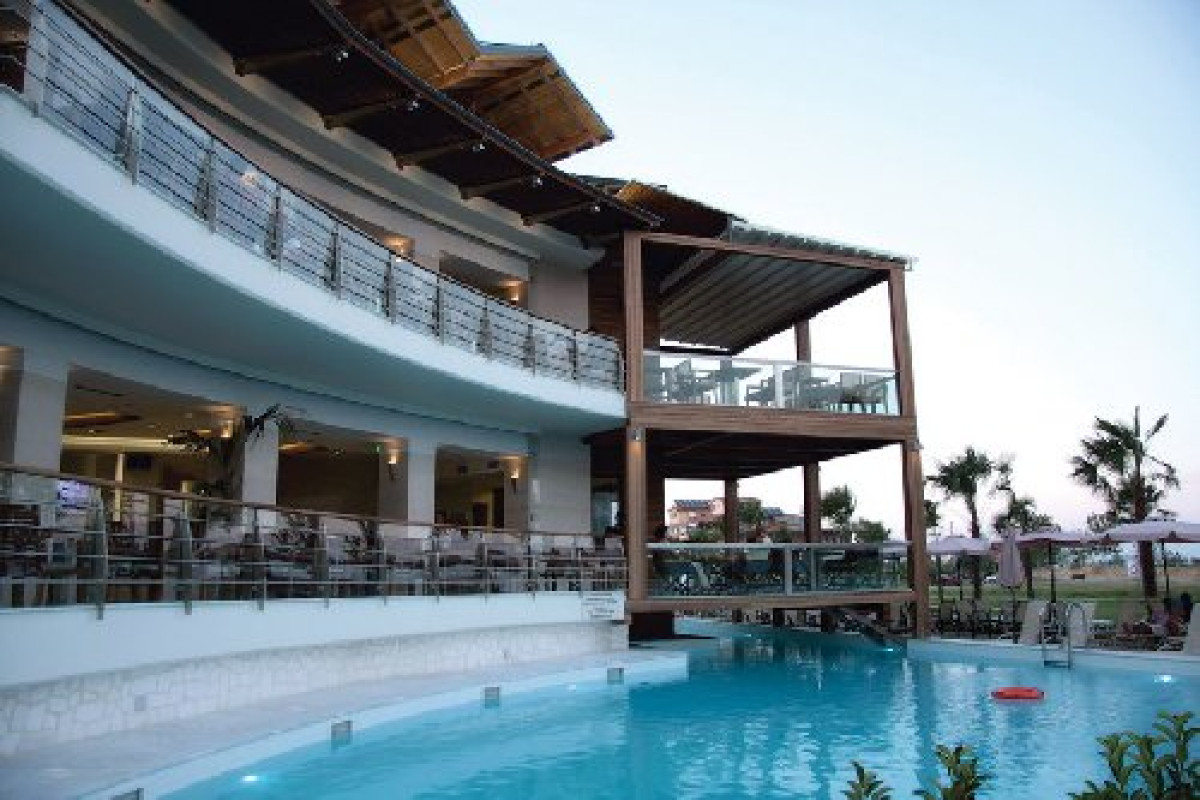 Cosmopolitan  and Spa (Paralia Katerinis)