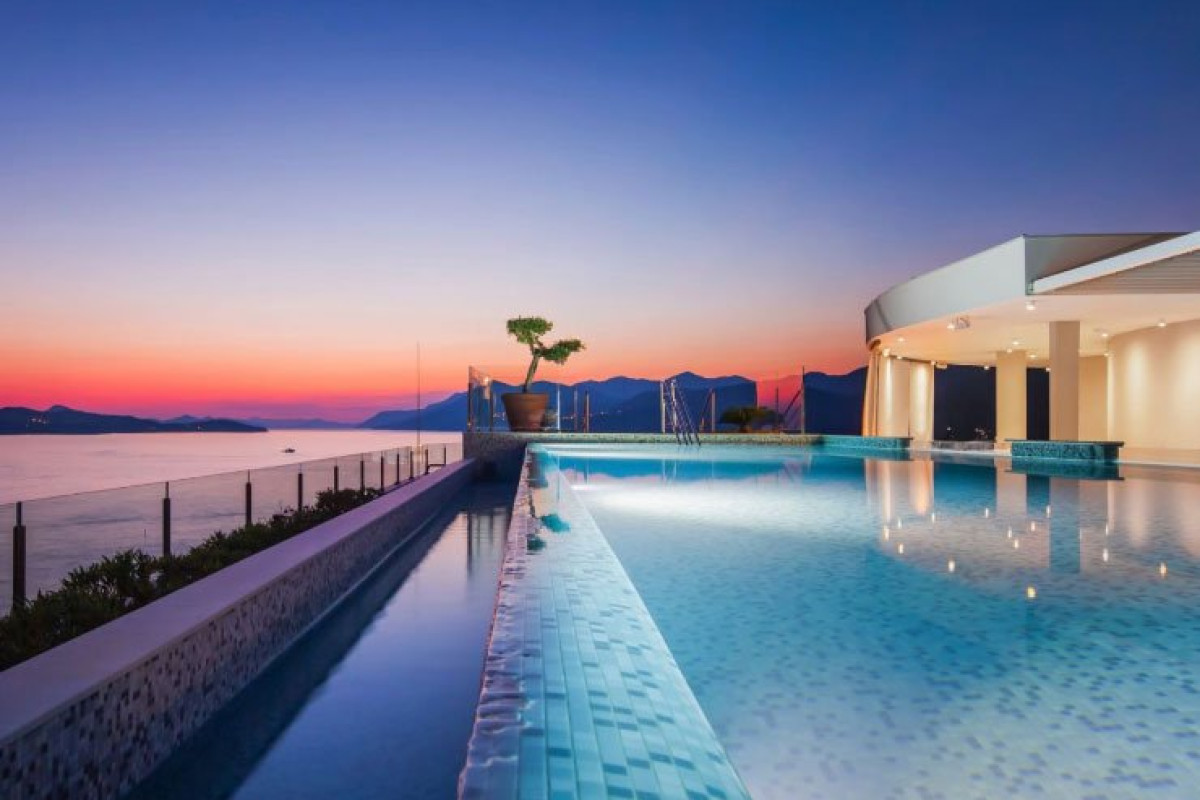 ROYAL BLUE HOTEL