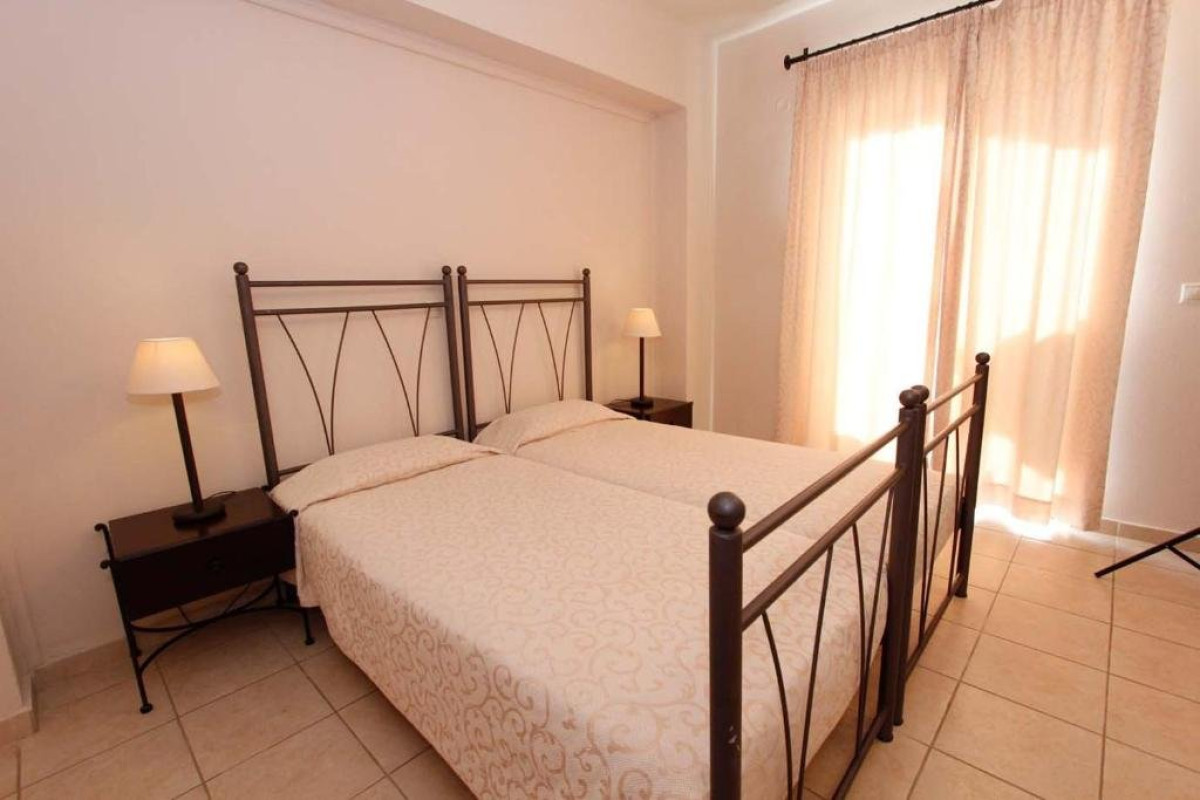 Lambrinos Suites (K)