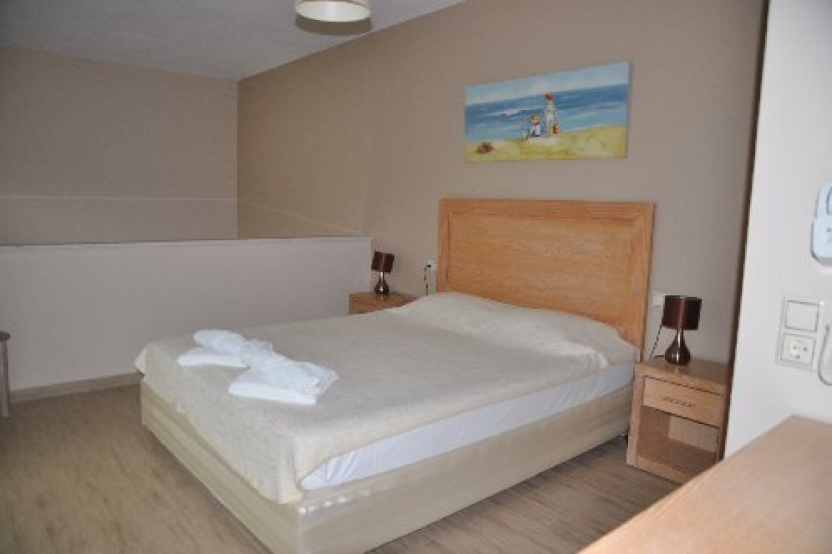 Mary s Residence Suites (Chryssi Akti)