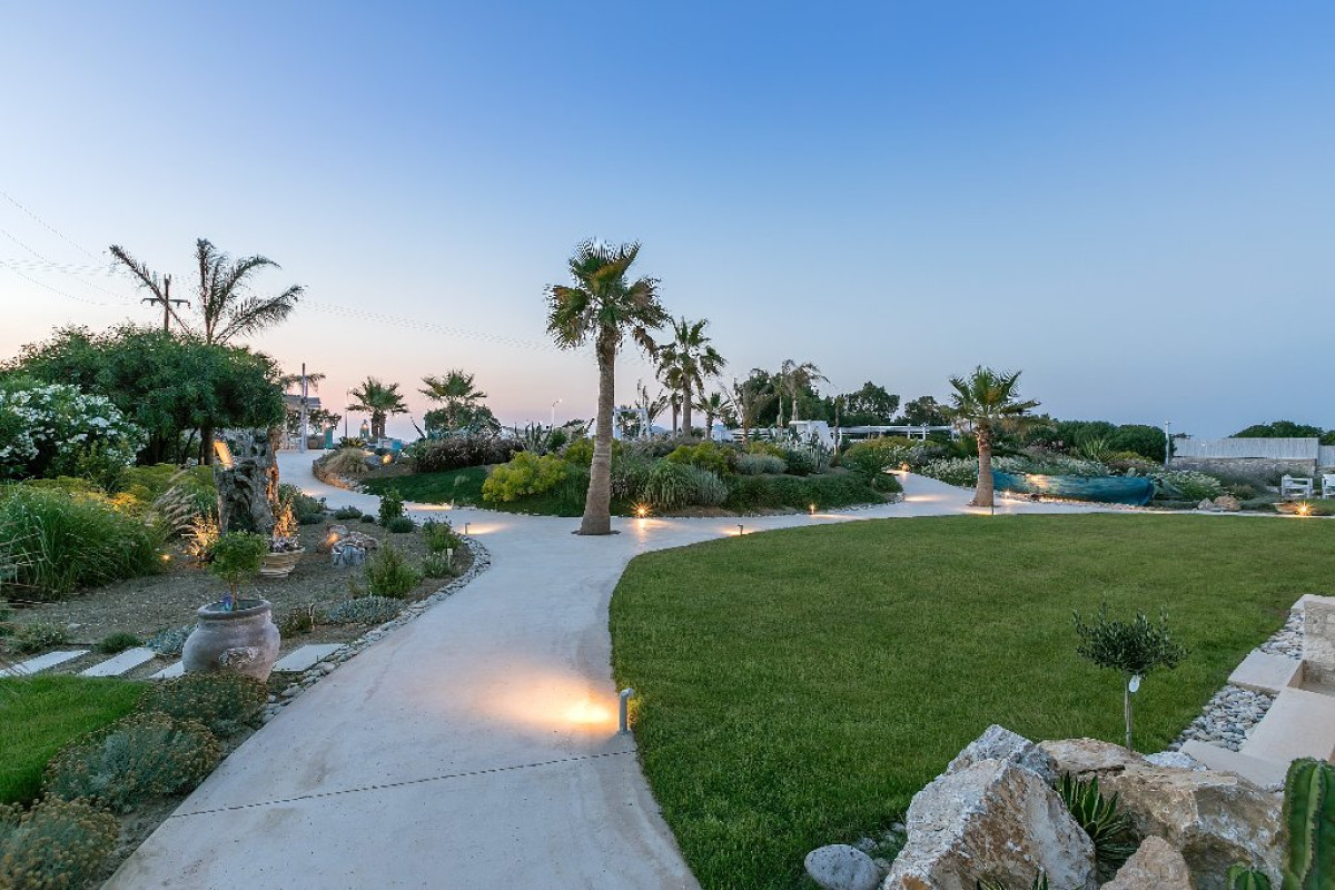 White Pearls Luxury Suites