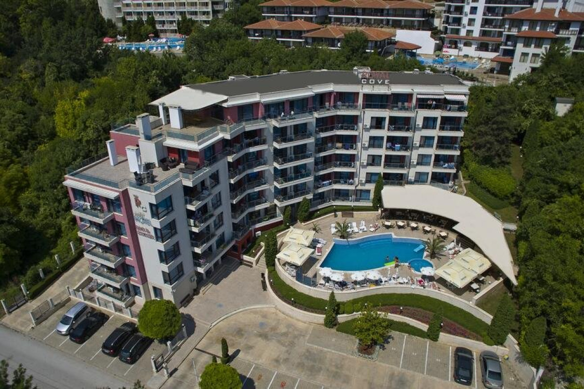Royal Cove ApartHotel