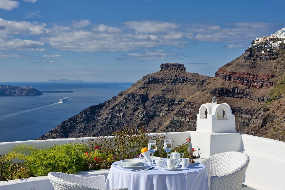 Cliffside Suites (Firostefani - Santorini)