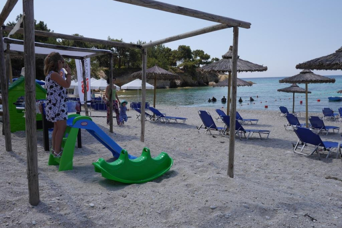 Kapahi Beach Hotel ( Pefkari)