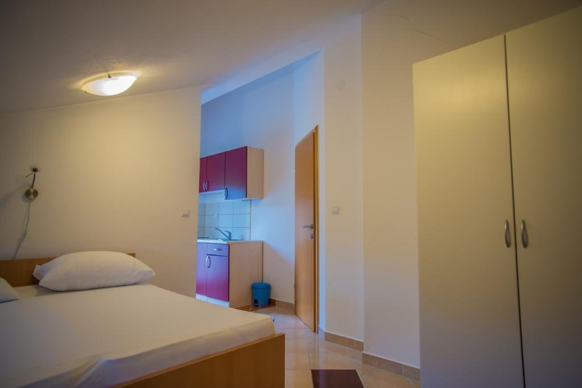 Apartments Nina (Promajna)