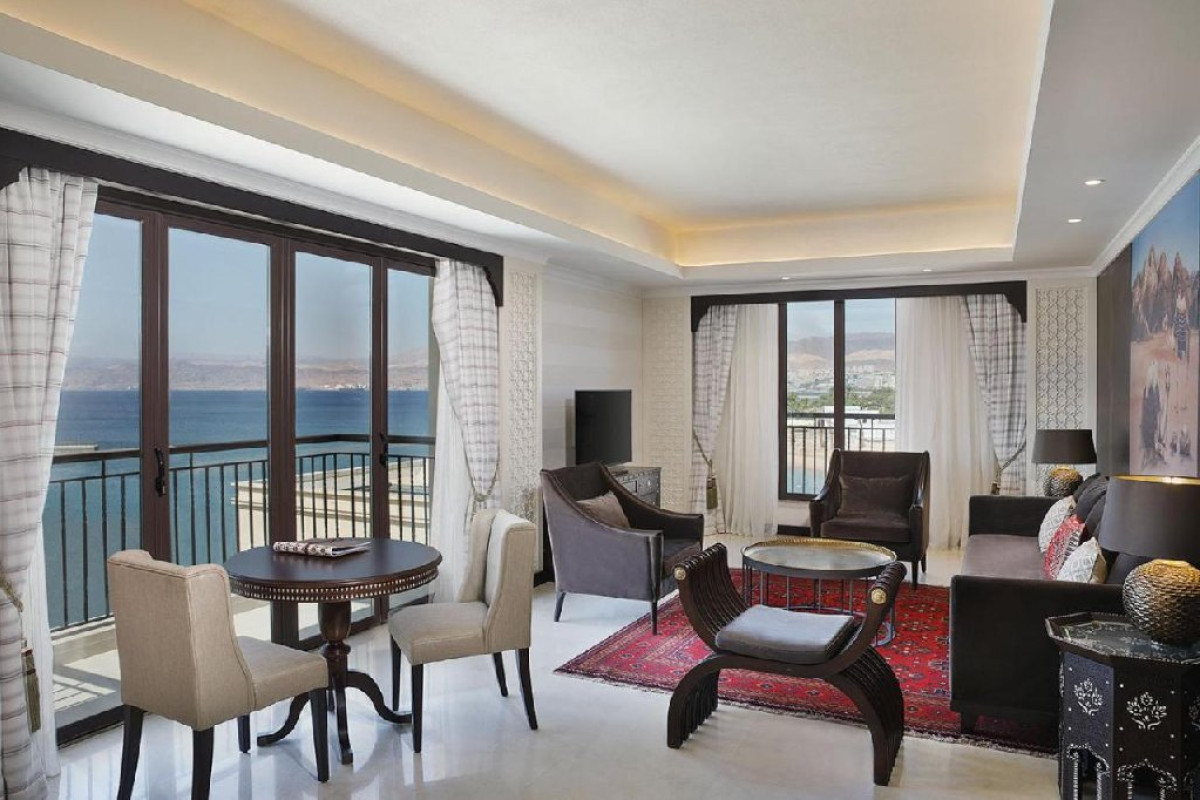 Al Manara Luxury Hotel