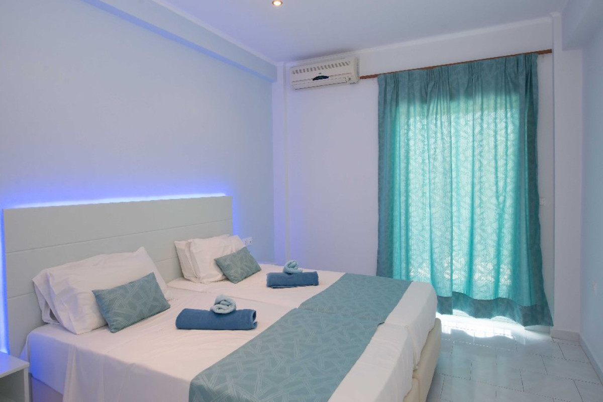 Silver Beach (Adults Only 16+) (Roda)