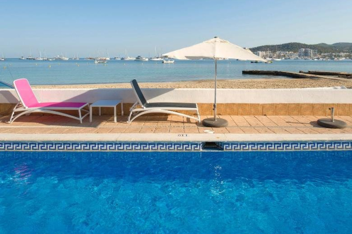 VIBRA SESTANYOL HOTEL