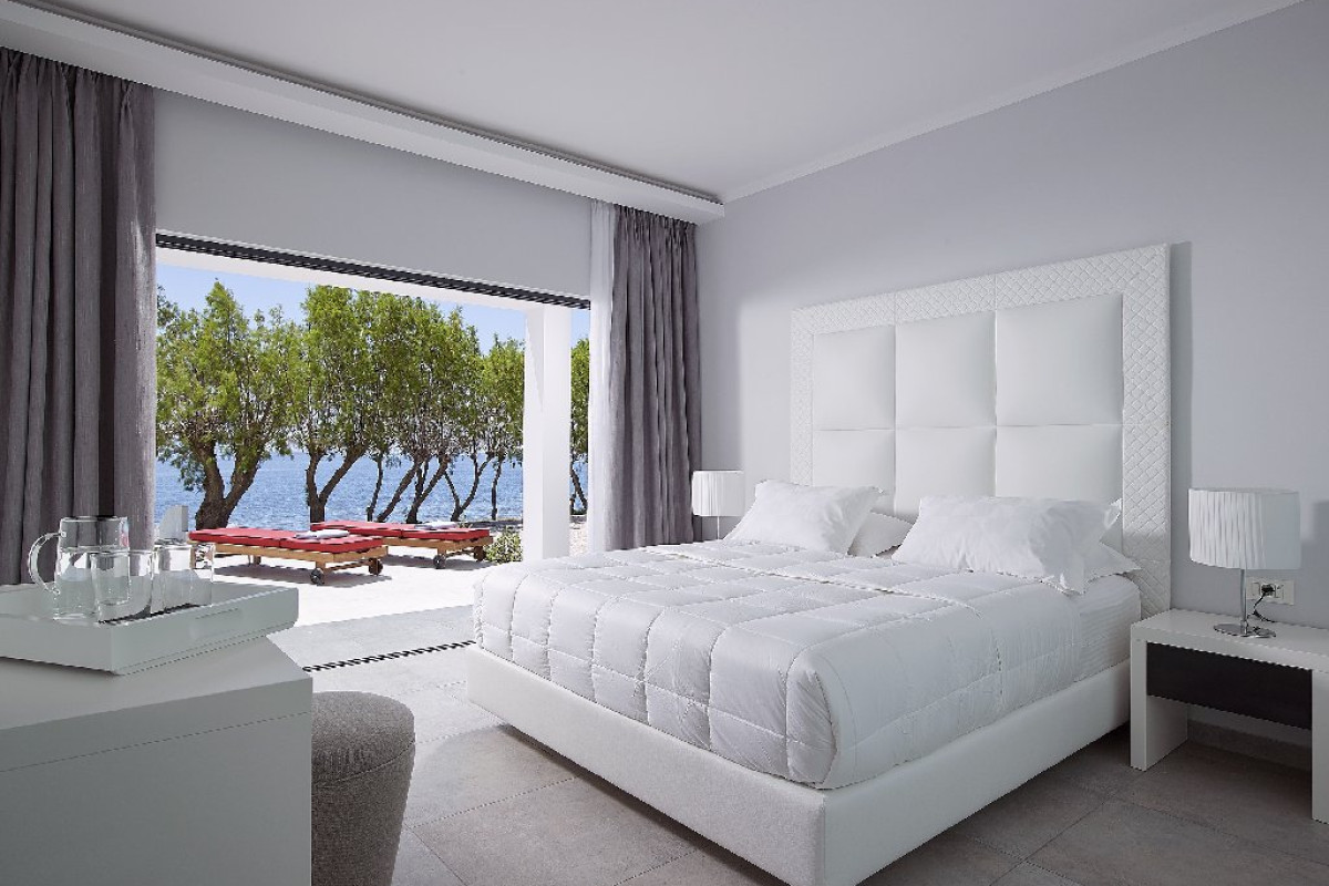 Dimitra Beach Hotel and Suites (Agios Fokas)