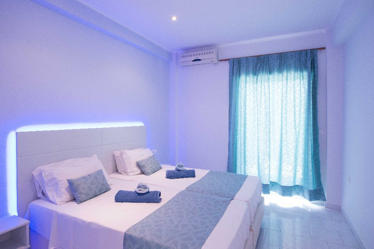 Silver Beach (Adults Only 16+) (Roda)