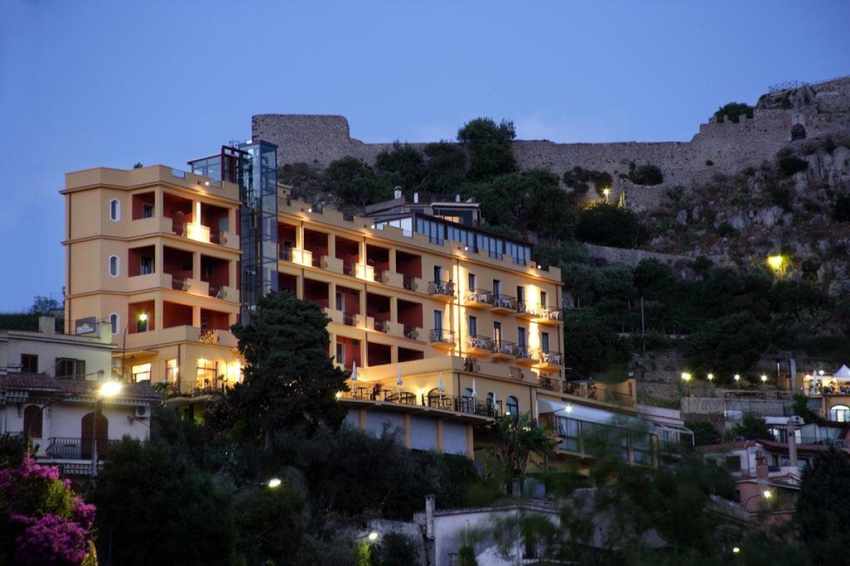 Sole Castello - adults only, peste 16 ani