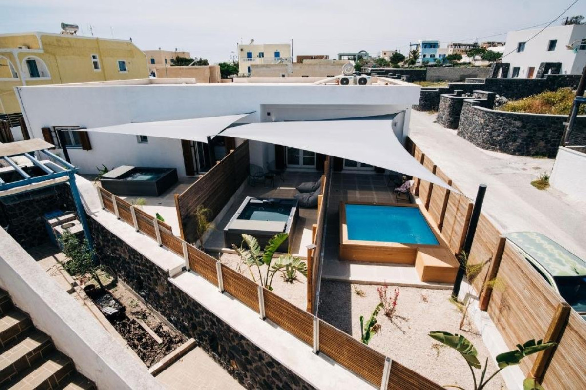 Mesanto Luxury Suites (Megalochori Santorini)