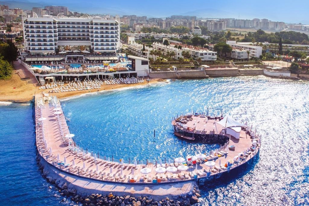 AZURA DELUXE RESORT AND SPA