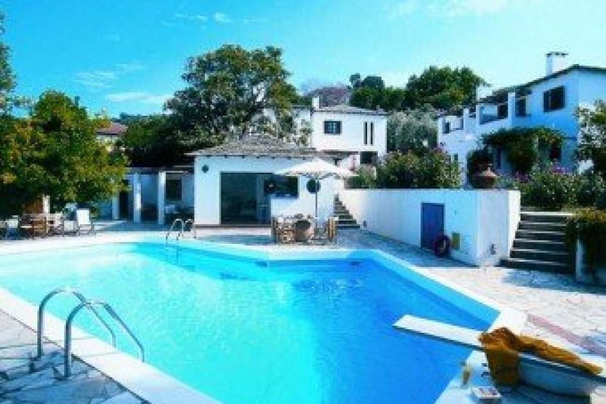 Aeolos studios & apartments