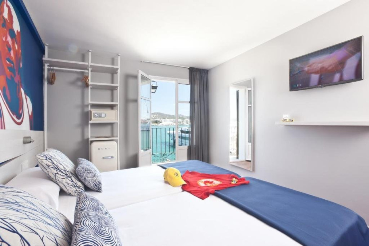 RYANS LA MARINA HOTEL