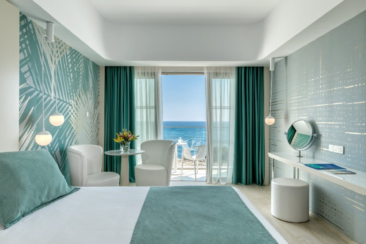 THE IVI MARE/ ADULTS ONLY