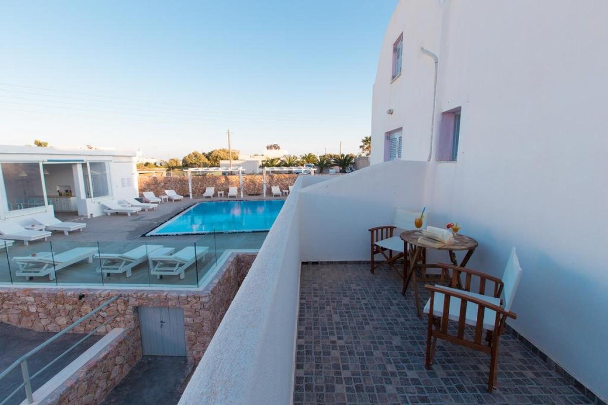Odysseas (Perivolos - Santorini)