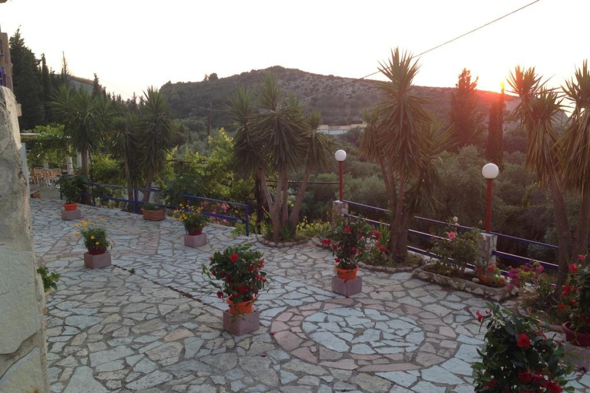 Politia Hotel (F)