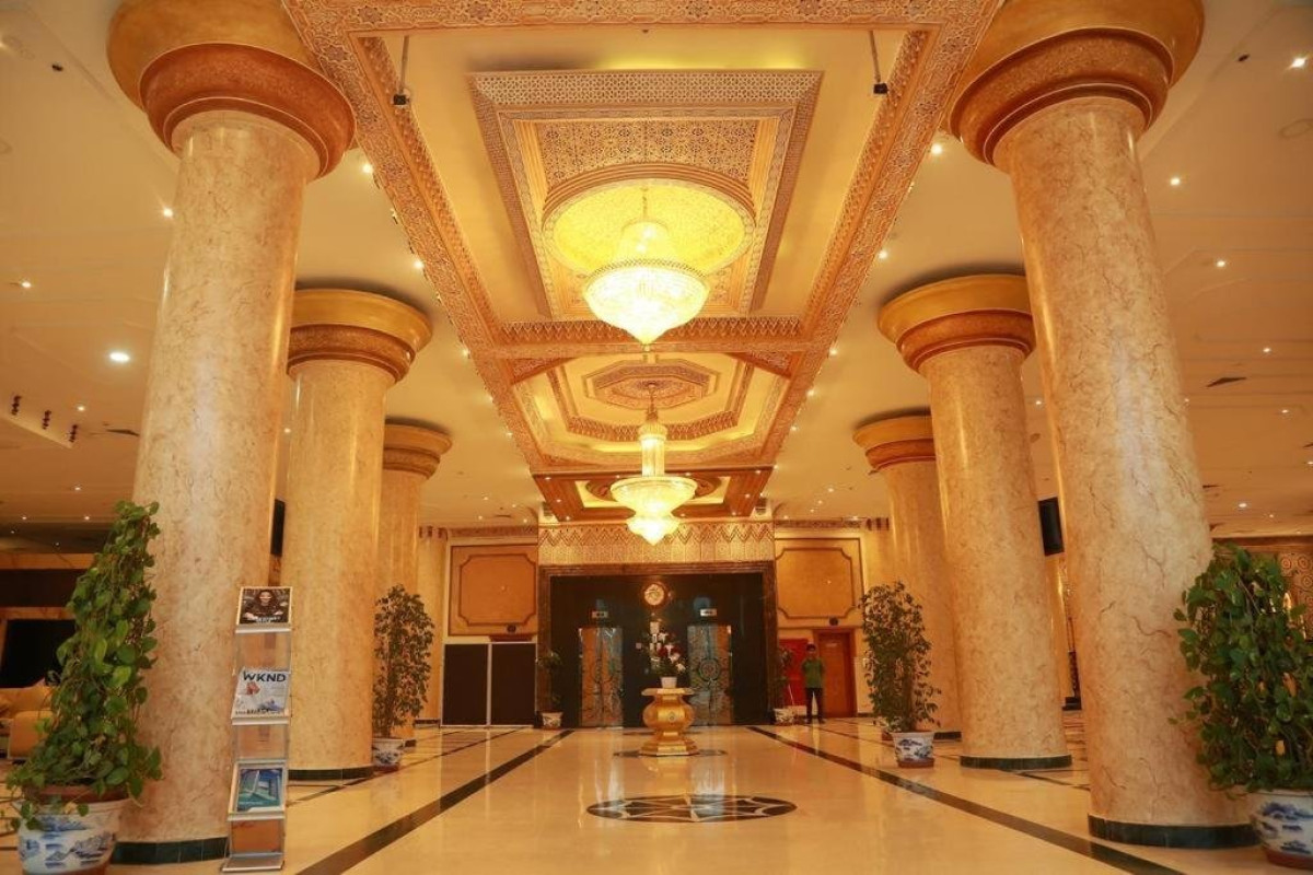Capital O 401 Crown Palace Hotel