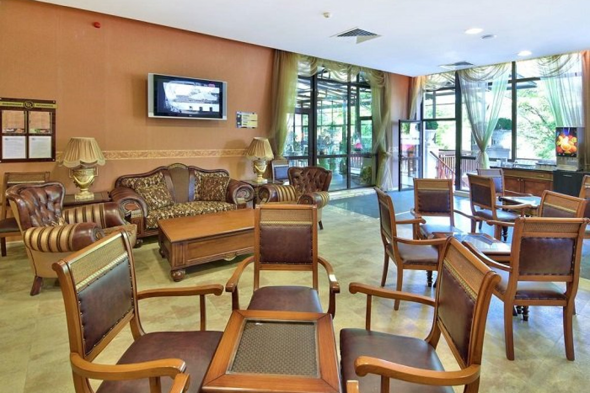 ESTREYA PALACE RESIDENCE
