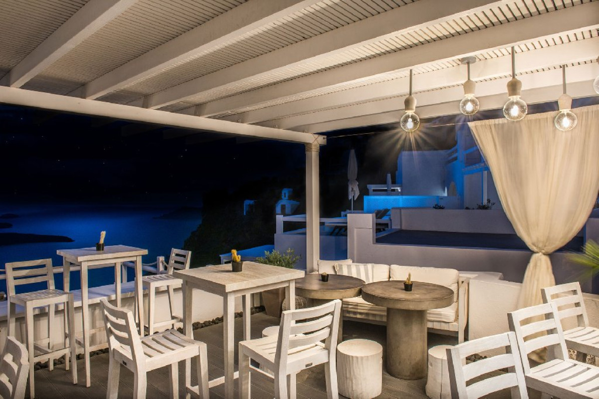 On the Rocks - Adults Only (Imerovigli - Santorini)
