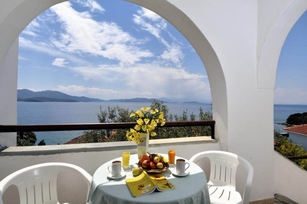 Diplomats Holidays Hotel