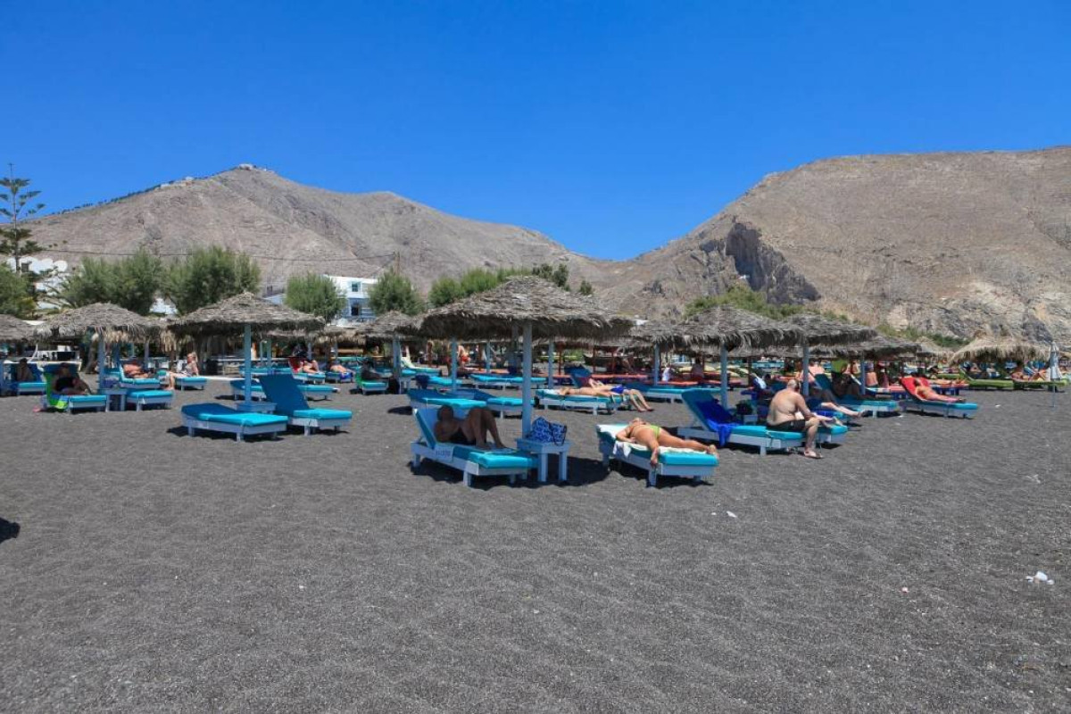 Sellada Beach (Perissa - Santorini)