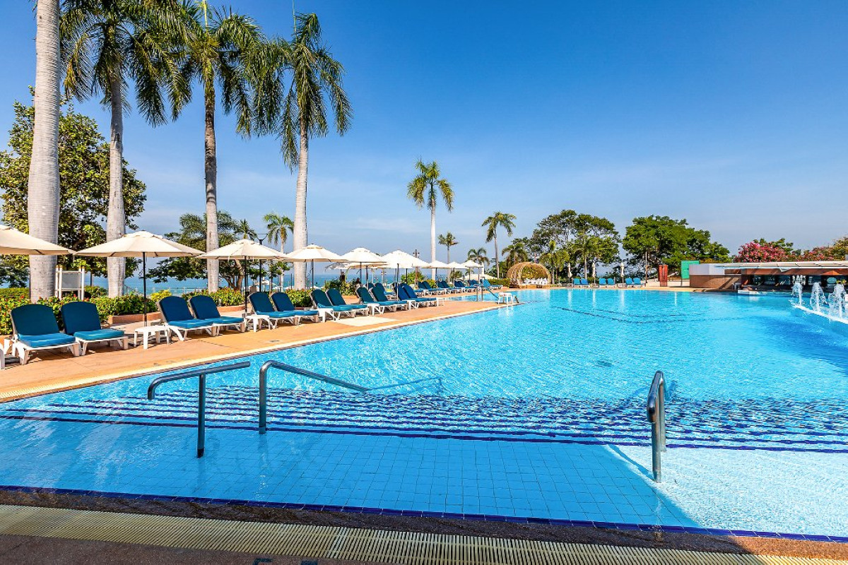 ROYAL CLIFF BEACH HOTEL