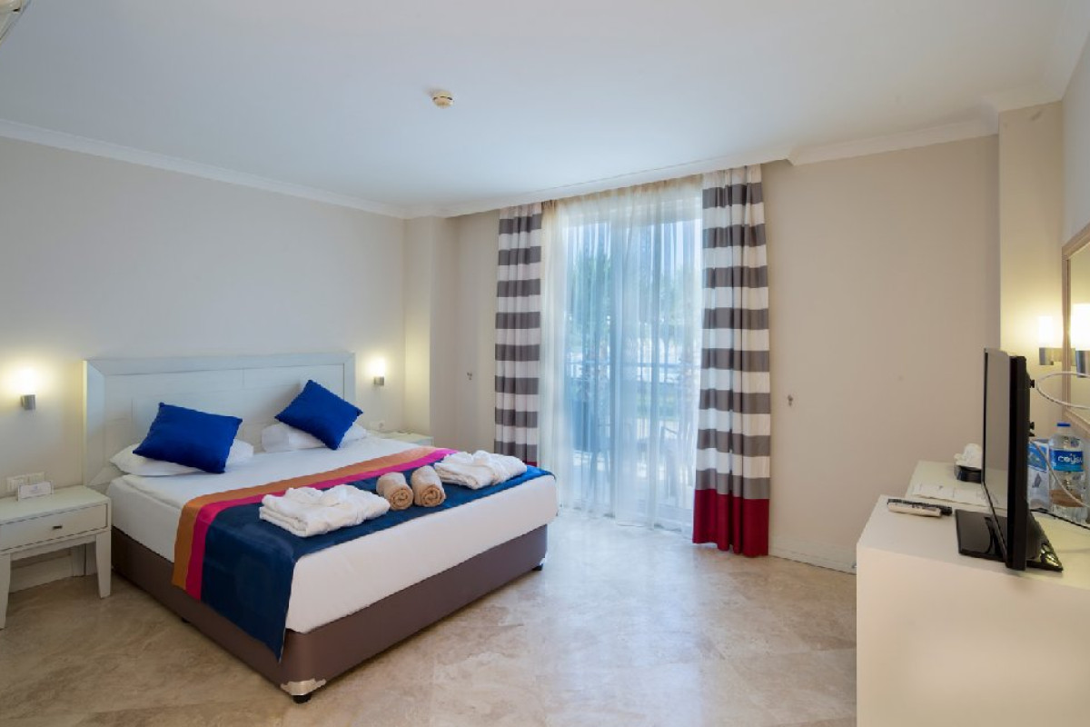 CRYSTAL BOUTIQUE BEACH RESORT