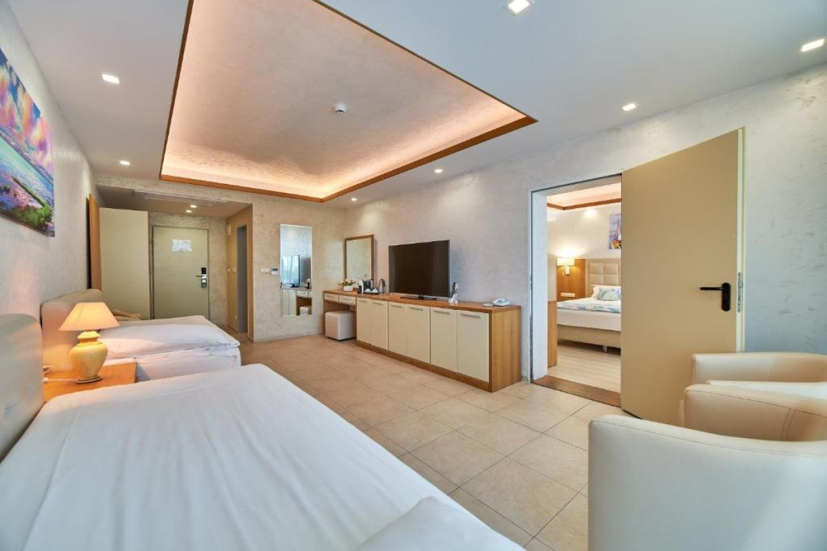 BILYANA BEACH - Adults Only 16+