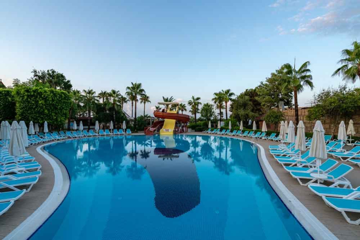 PALMERAS BEACH HOTEL